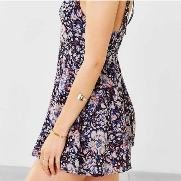 Urban Outfitters Ecote Floral Romper - Picture 3 of 8